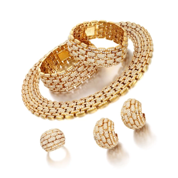 卡地亞 MAILLON PANTHÈRE 系列項鏈及配套手鐲、耳環與戒指