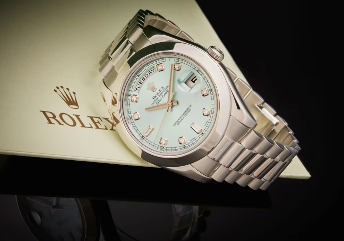 勞力士Day-Date配備蒂芙尼藍錶盤和鑽石時標